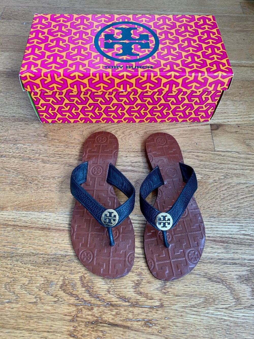 EUC Tory Burch Thora Black & Gold Leather Sandals/ Flip flops with original box